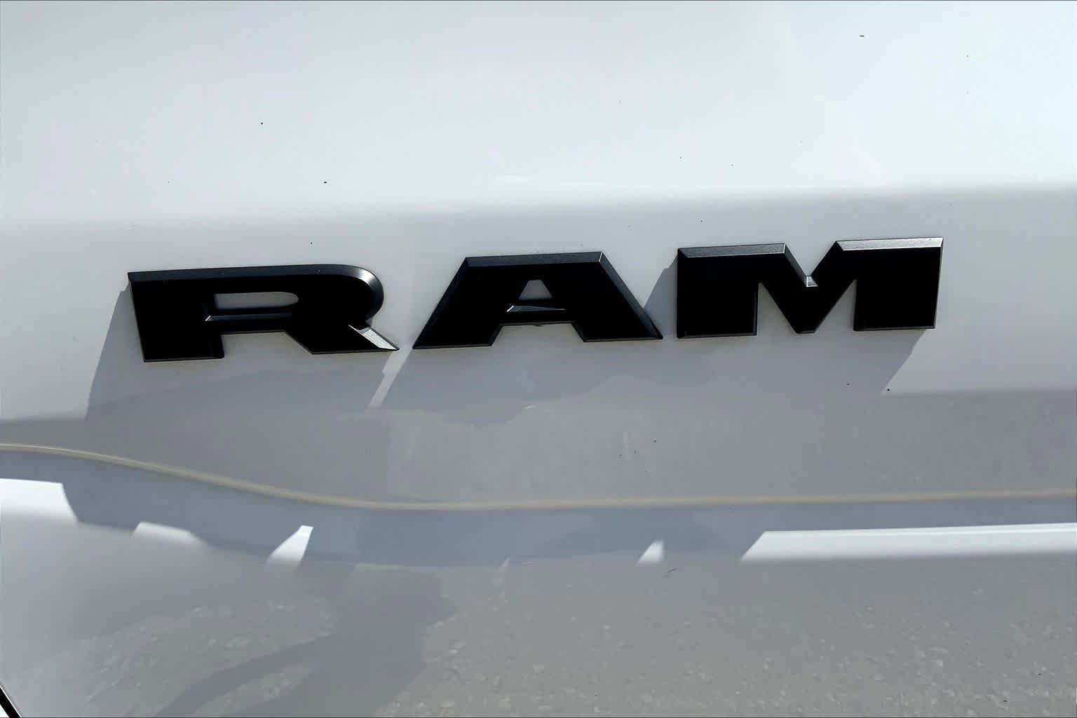 Used 2025 RAM 1500 Laramie w/ Night Edition image 31