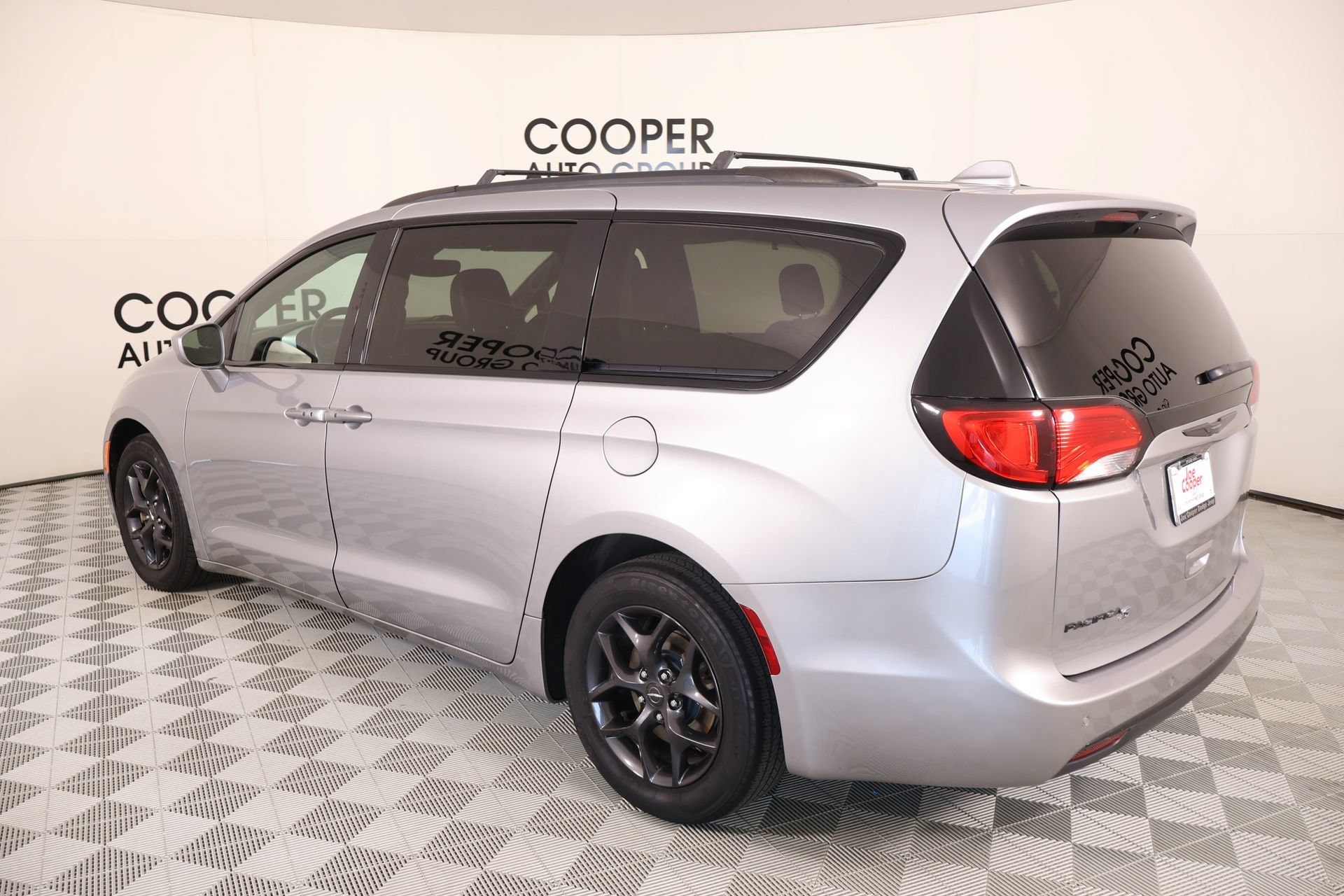 Used 2018 Chrysler Pacifica Touring-L Plus w/ S Appearance Package FWD image 25