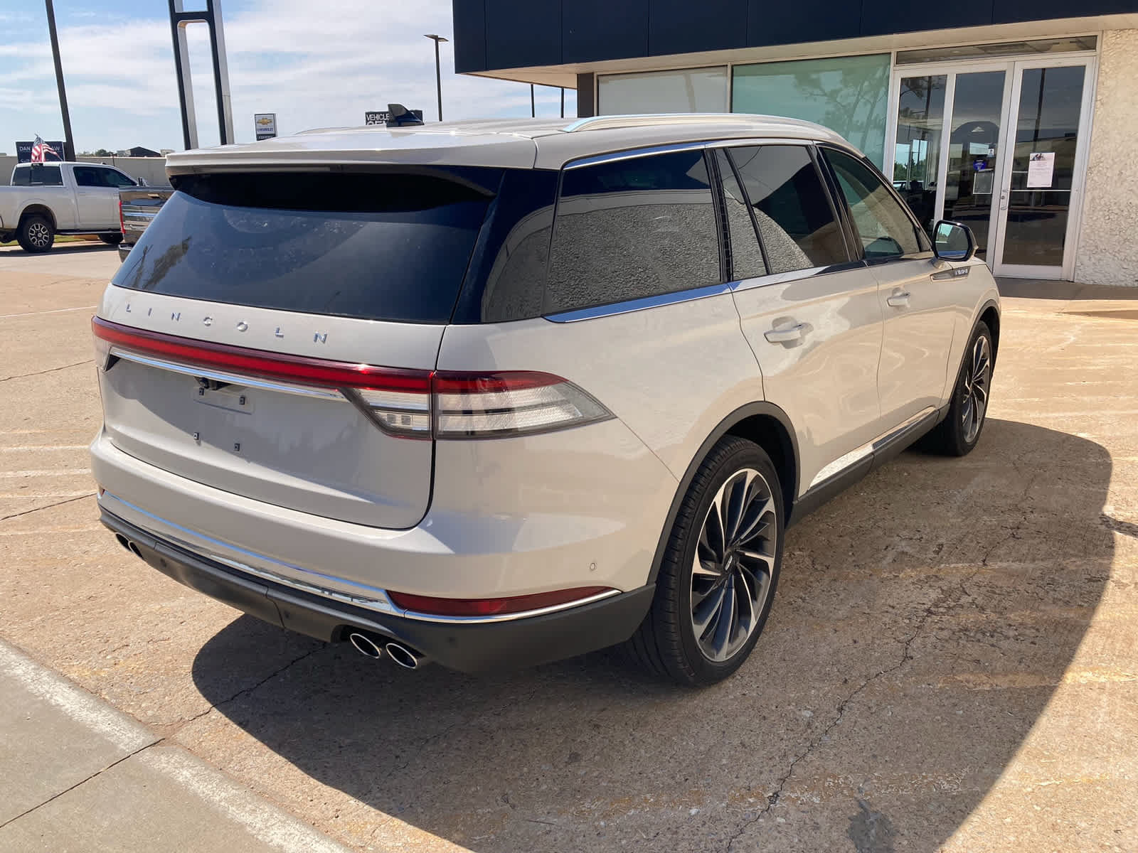Used 2022 Lincoln Aviator Reserve w/ Equipment Group 201A AWD/4WD image 9