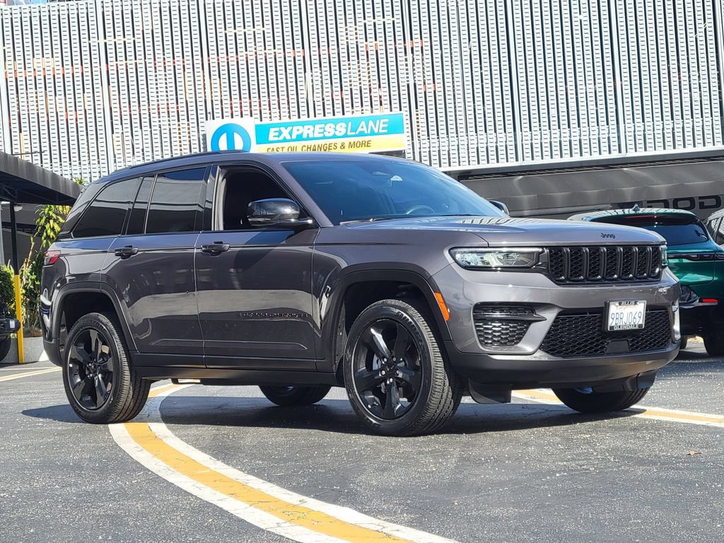 Used 2022 Jeep Grand Cherokee Altitude RWD image 32
