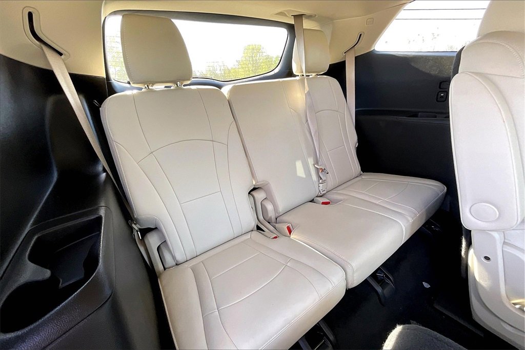Used 2023 Buick Enclave Essence w/ Experience Buick Package image 27