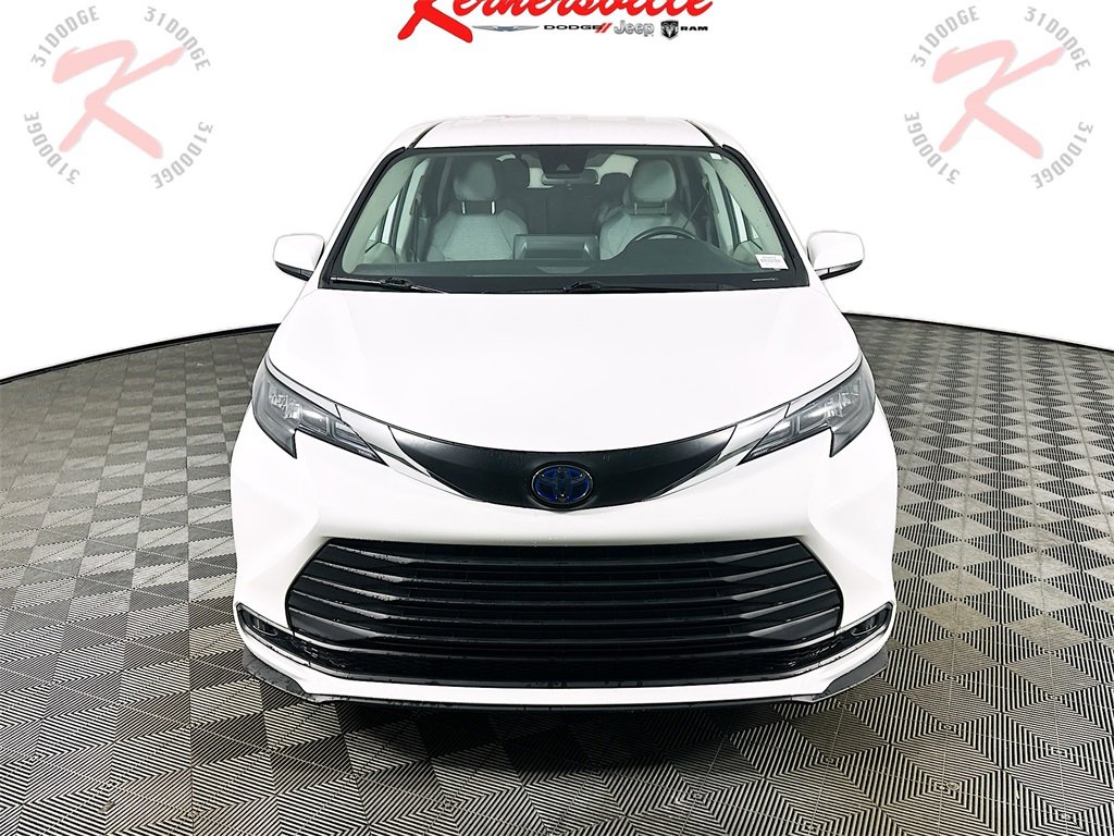 Used 2024 Toyota Sienna LE video 2