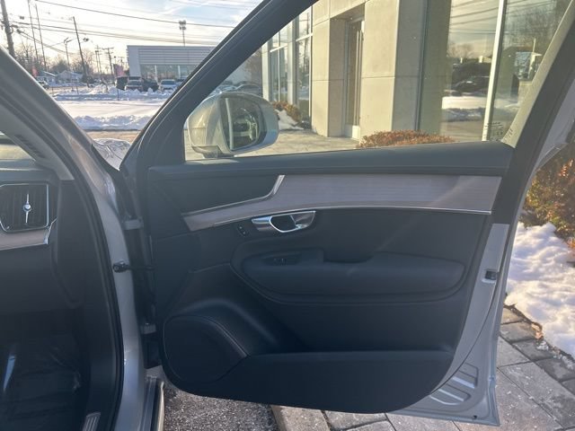 Used 2025 Volvo XC90 B6 Plus AWD/4WD image 15