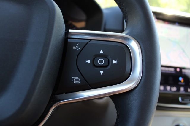 Used 2023 Volvo XC40 B5 Ultimate w/ Climate Package AWD/4WD image 32