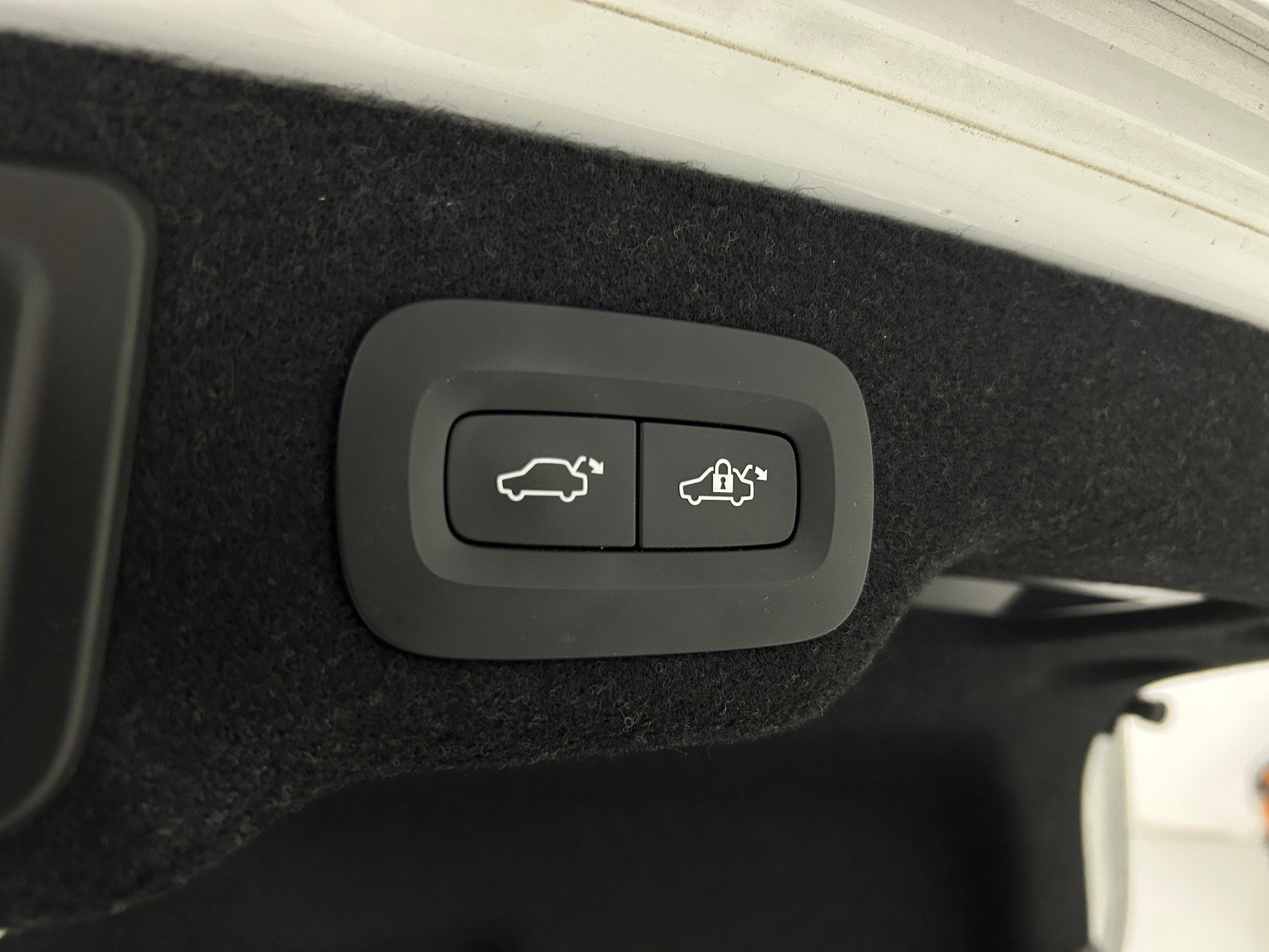 Used 2018 Volvo S90 T8 Inscription w/ Luxury Package AWD/4WD image 34