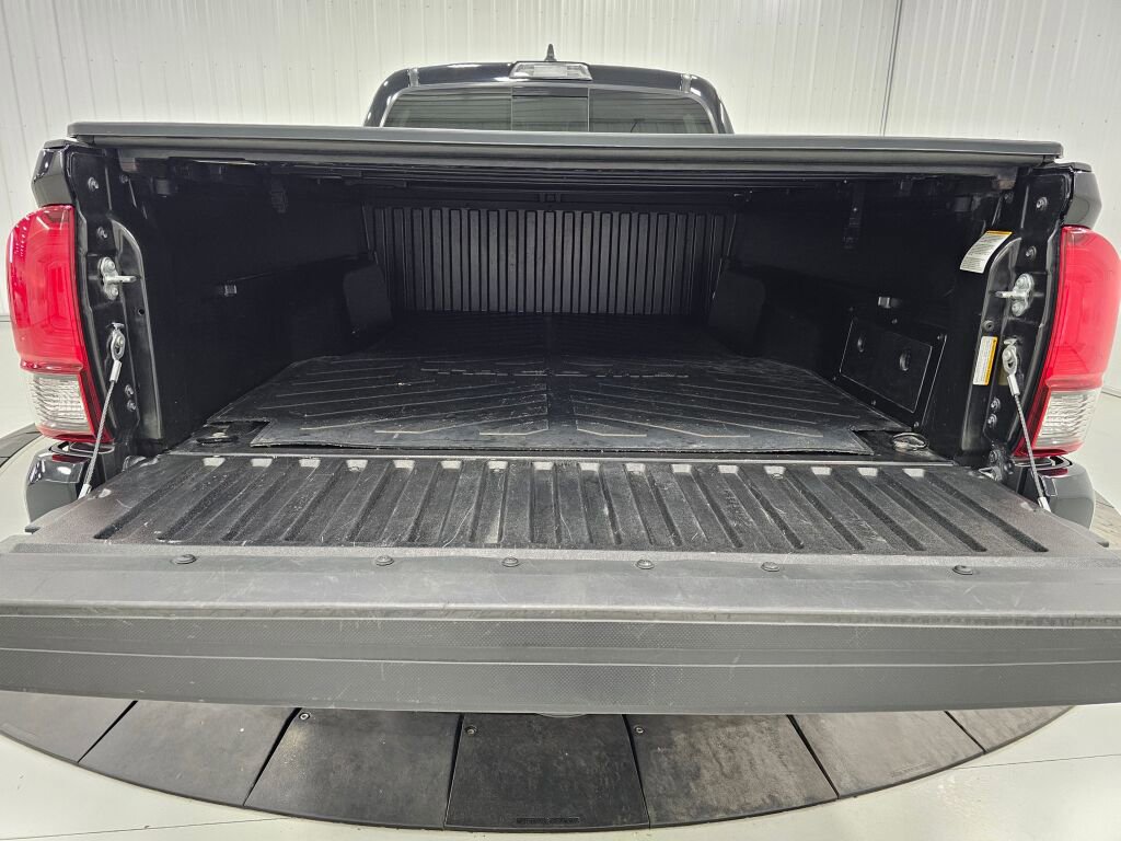 Used 2021 Toyota Tacoma SR5 w/ Technology Package AWD/4WD image 15