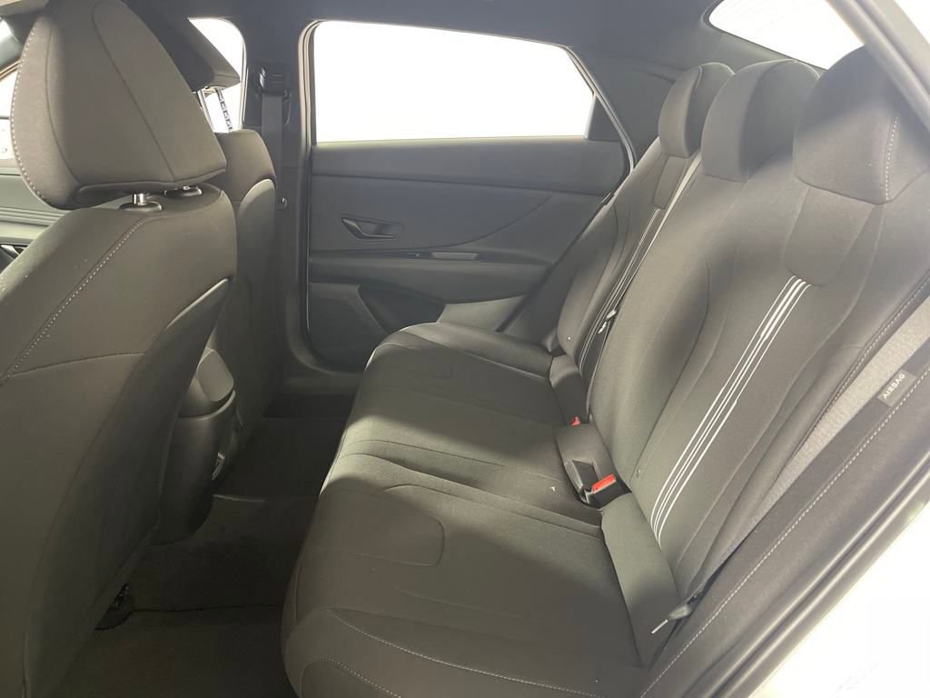 New 2025 Hyundai Elantra SEL image 13