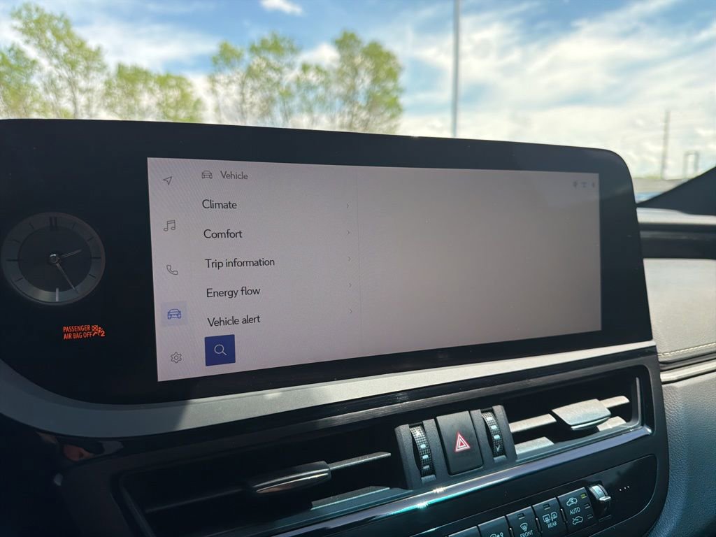Used 2025 Lexus ES 300h F Sport w/ Accessory Package (Z1) FWD image 30