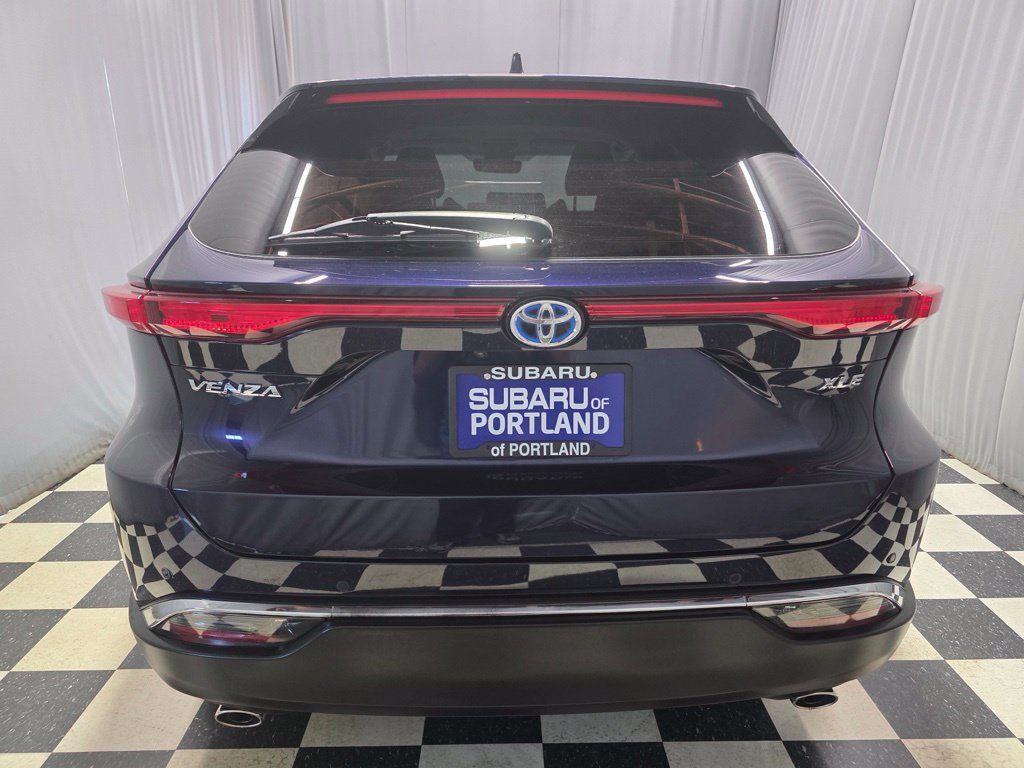 Used 2023 Toyota Venza XLE AWD/4WD image 5