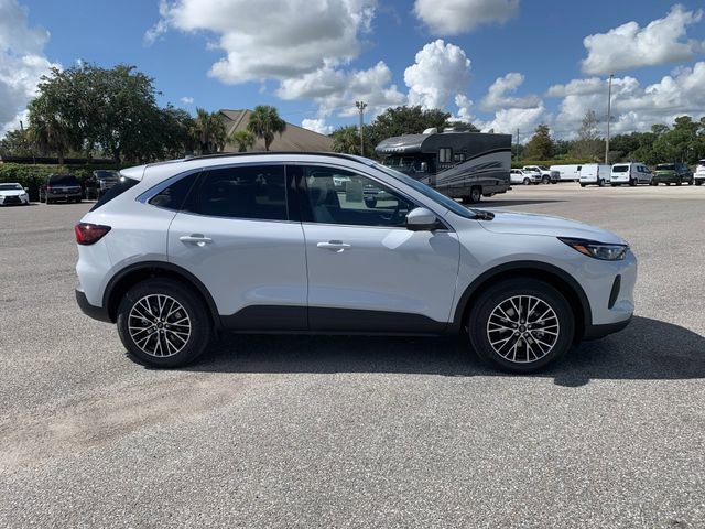 New 2026 Ford Escape SE w/ PHEV Premium Package image 3
