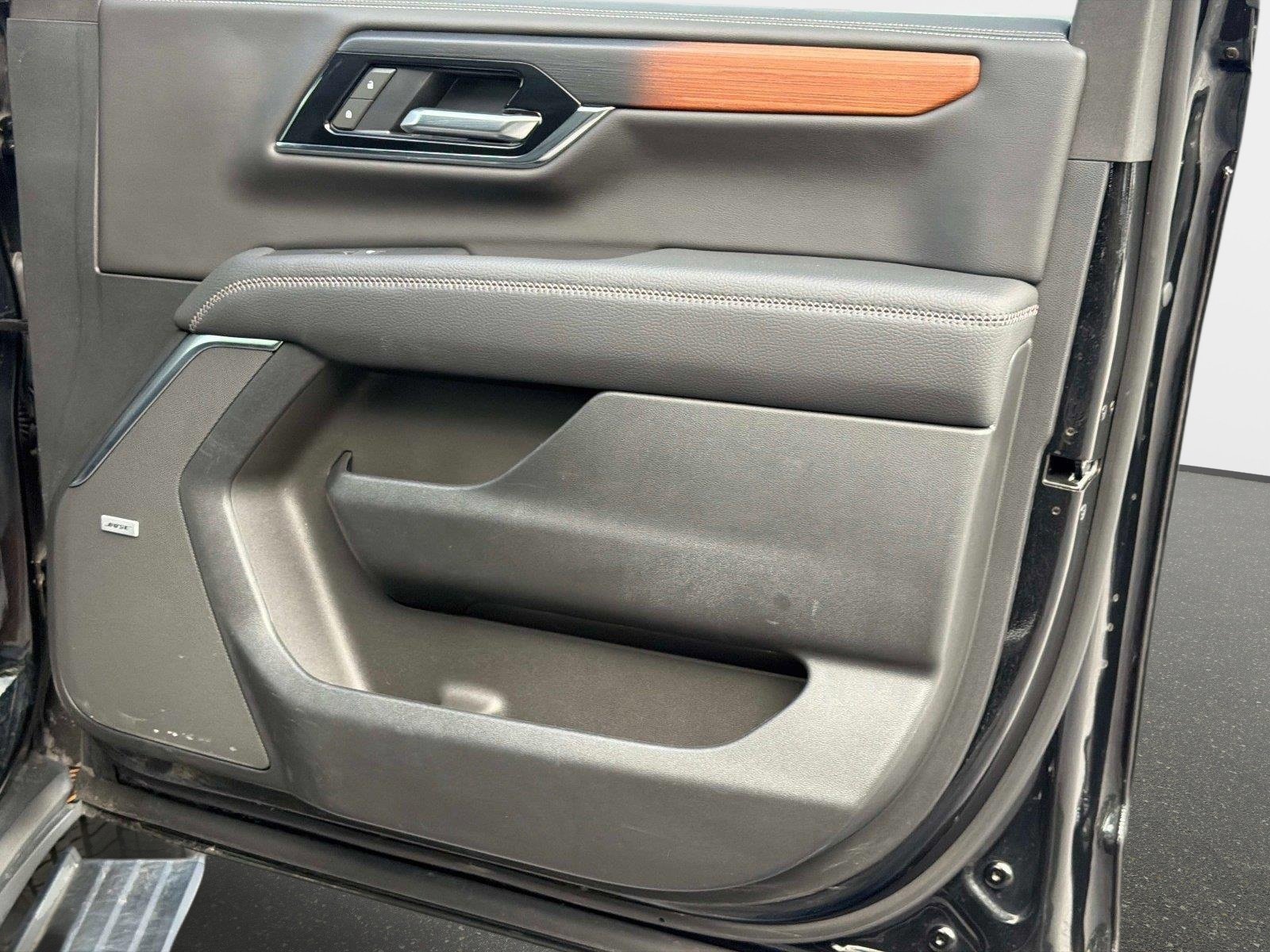 Used 2025 GMC Yukon Denali w/ Sun & Power Step Package AWD/4WD image 21