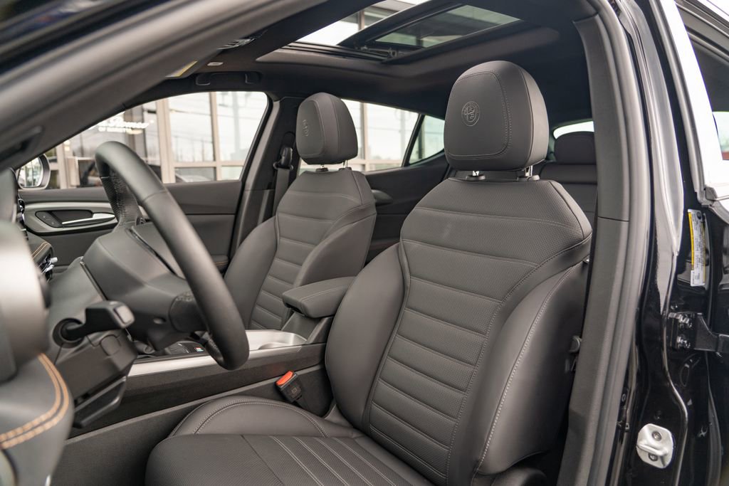 New 2025 Alfa Romeo Tonale w/ Premium Package image 14