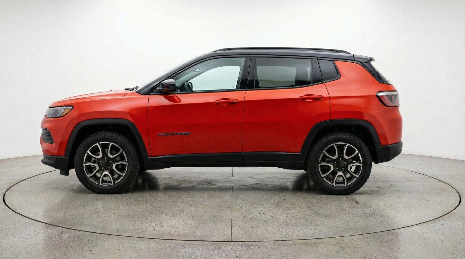 Used 2025 Jeep Compass Trailhawk image 5