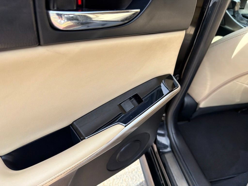 Used 2015 Lexus IS 250 RWD image 33