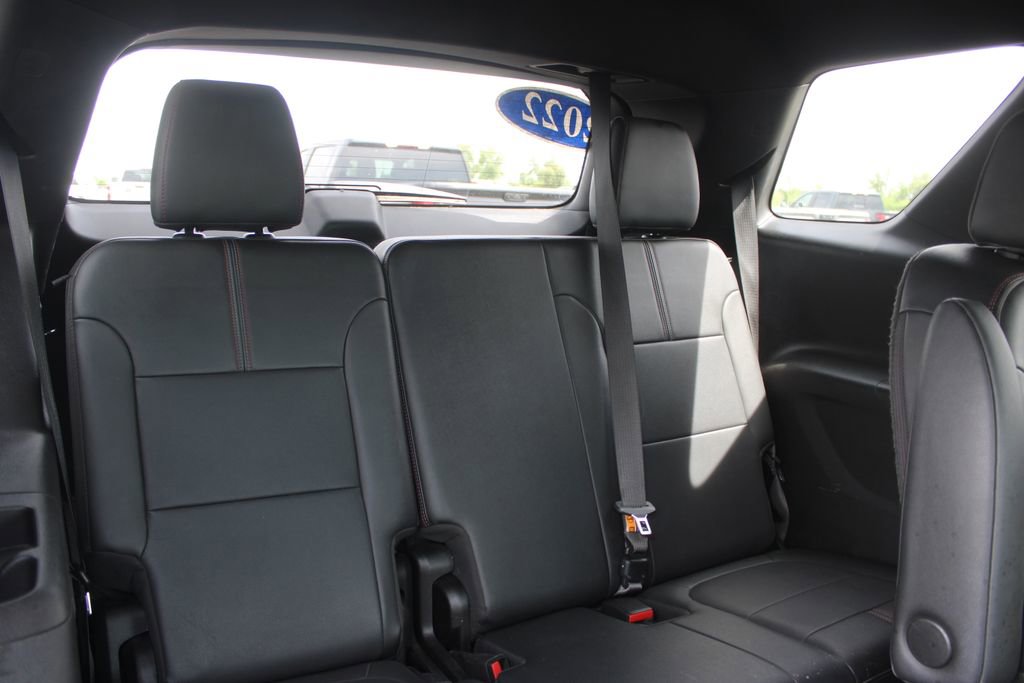 Used 2022 Chevrolet Traverse RS FWD image 33
