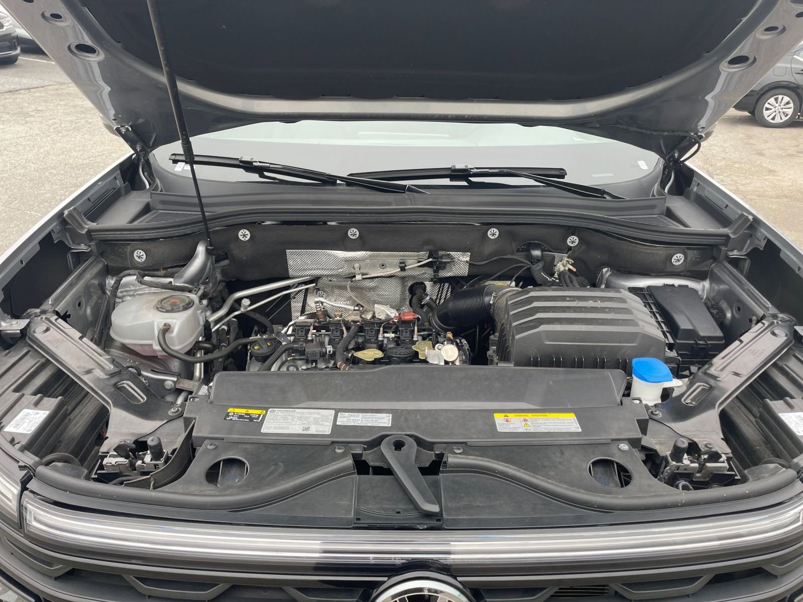 Used 2025 Volkswagen Atlas Cross Sport SE image 32