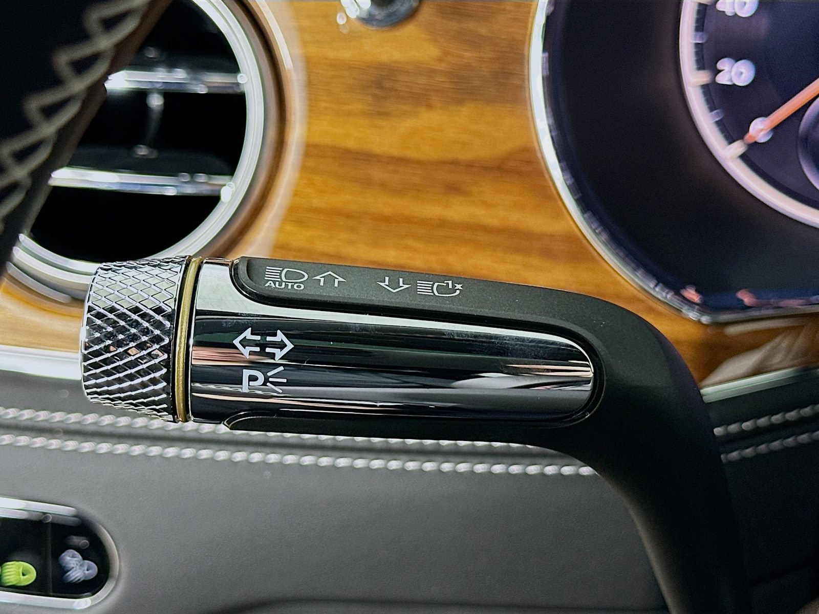 Used 2022 Bentley Flying Spur V8 AWD/4WD image 21