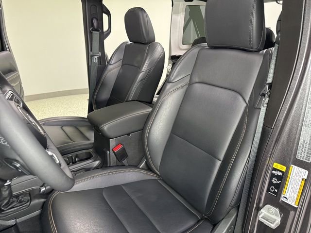 Used 2025 Jeep Wrangler Sahara image 15