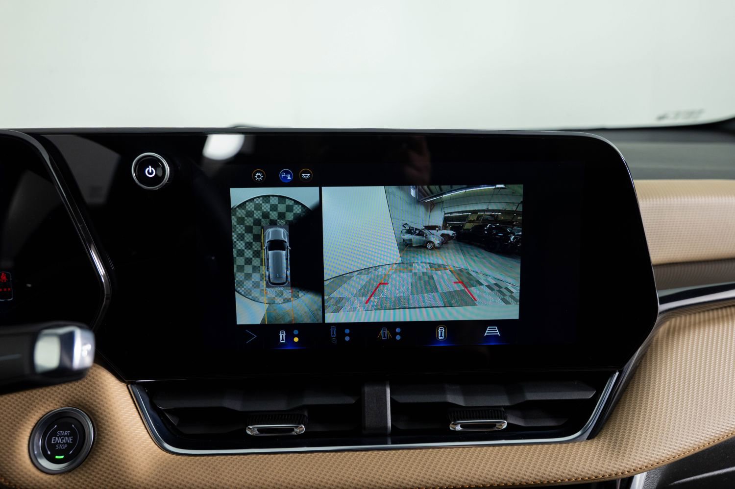 Used 2025 Chevrolet Equinox ACTIV w/ Safety and Technology Package image 41