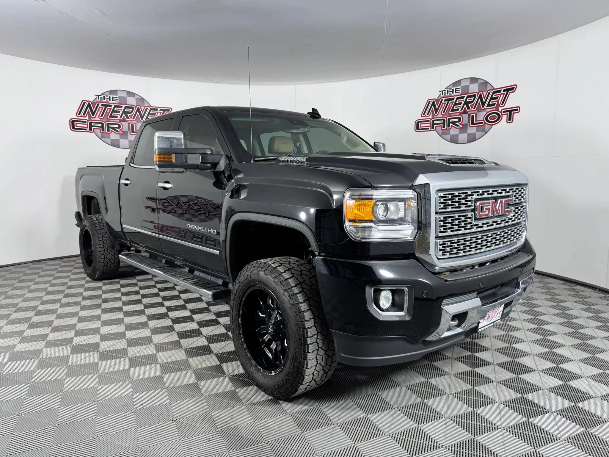Used 2019 GMC Sierra 2500 Denali w/ Duramax Plus Package AWD/4WD image 9
