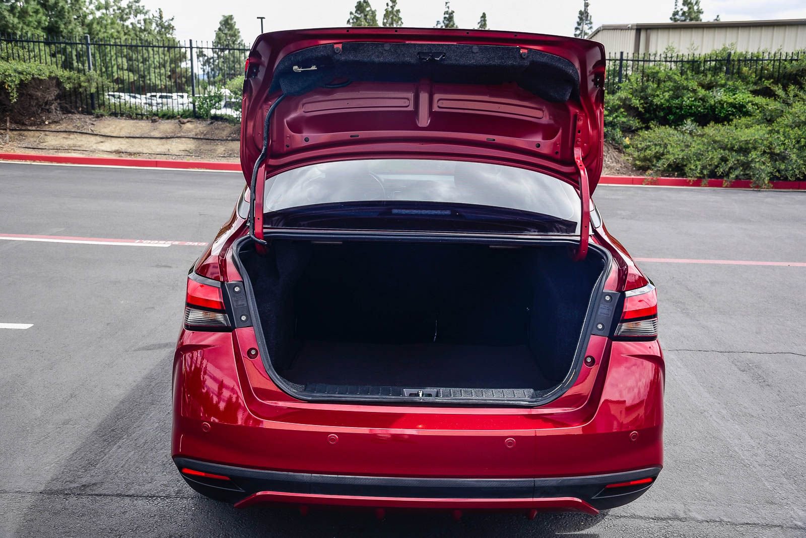 Used 2020 Nissan Versa SR image 29