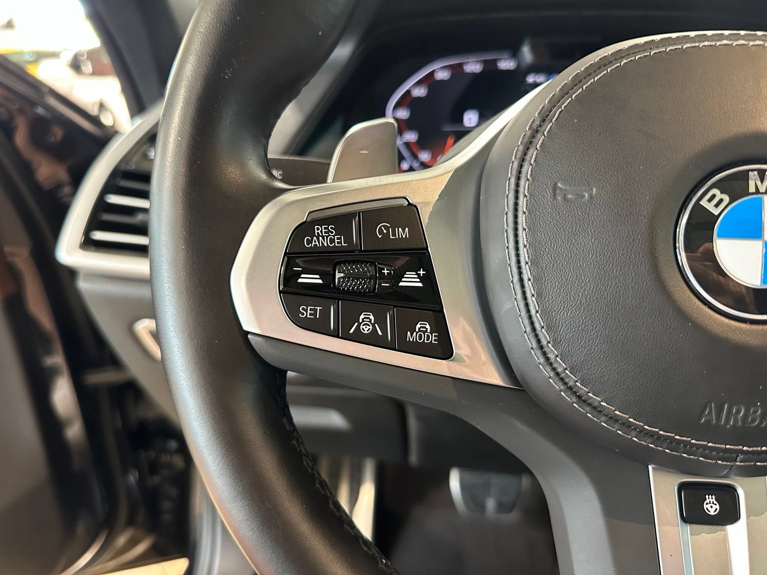 Used 2023 BMW X6 M50i AWD/4WD image 19