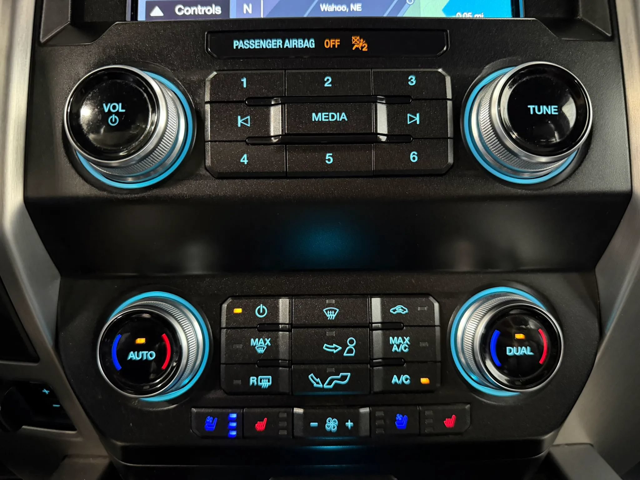 Used 2019 Ford F150 Platinum w/ Equipment Group 701A Luxury AWD/4WD image 25