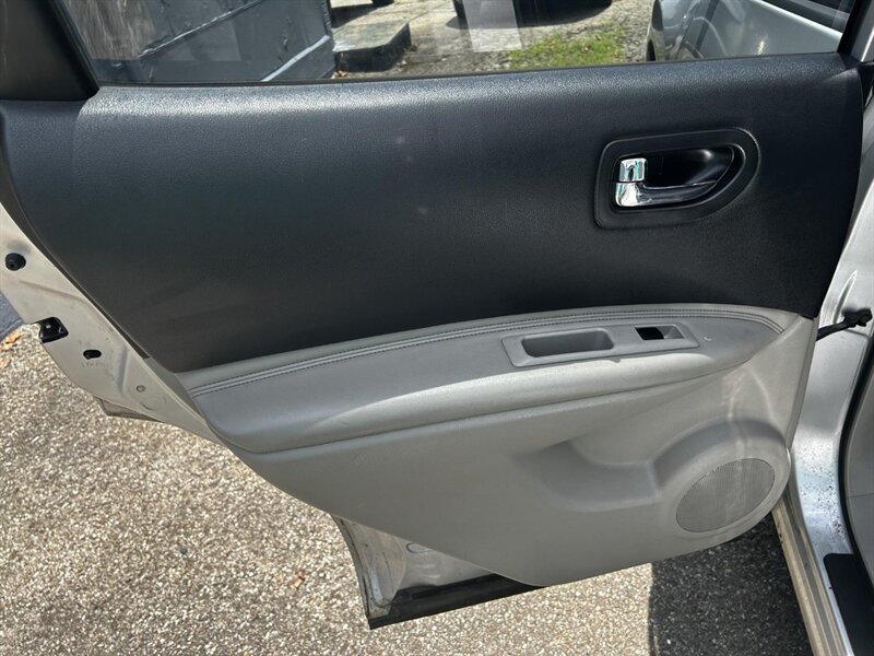Used 2009 Nissan Rogue SL w/ Premium Pkg AWD/4WD image 32