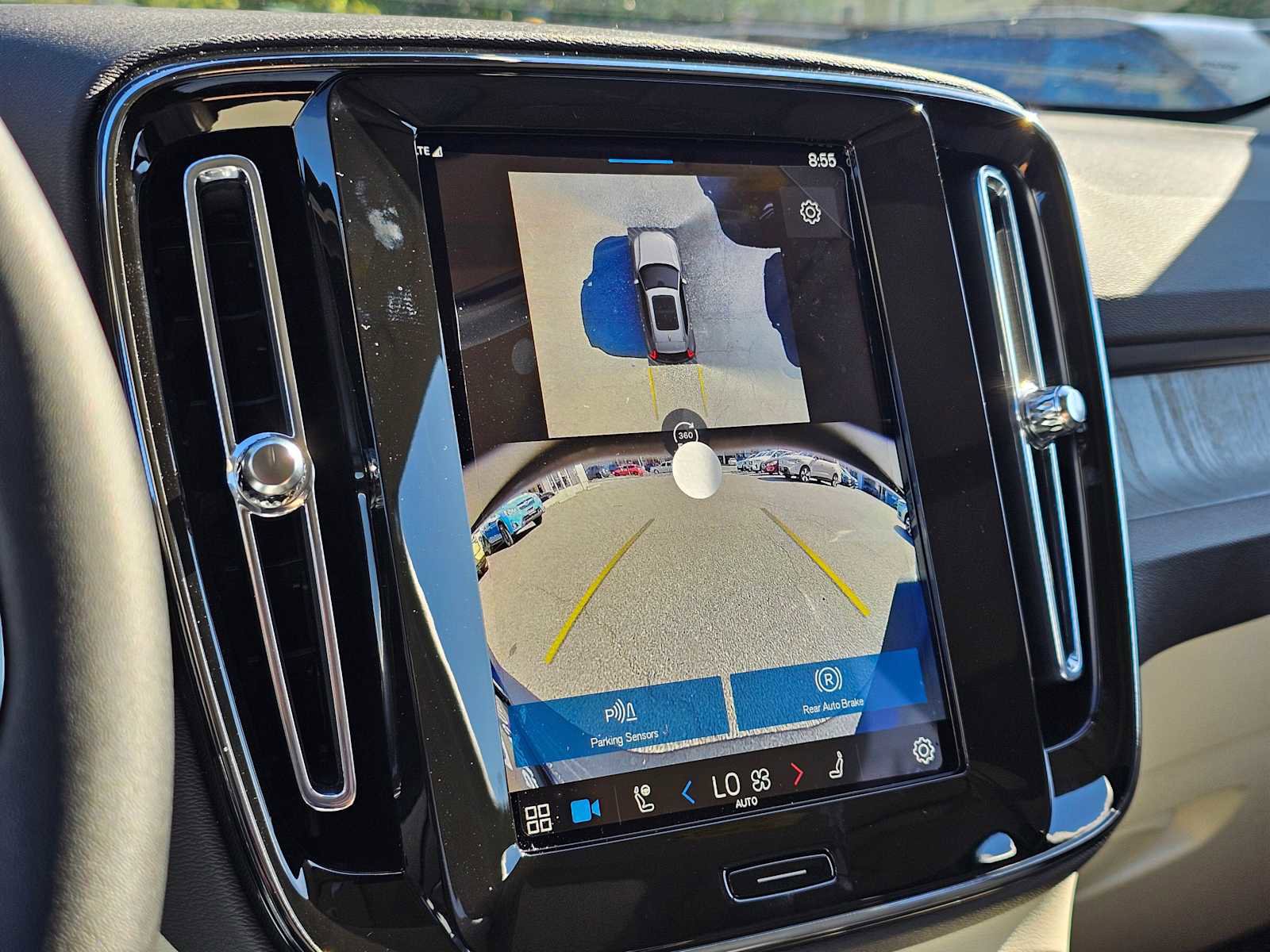 New 2025 Volvo XC40 B5 Plus w/ Climate Package image 23