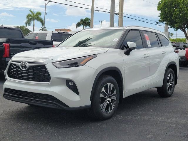 New 2026 Toyota Highlander XLE AWD/4WD image 2
