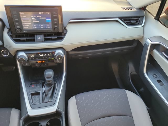 Used 2020 Toyota RAV4 XLE FWD image 15