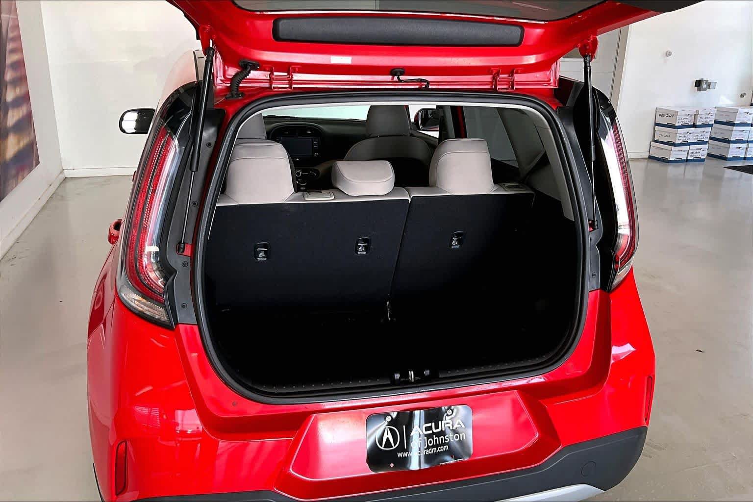 Used 2023 Kia Soul LX w/ LX Technology Package FWD image 16
