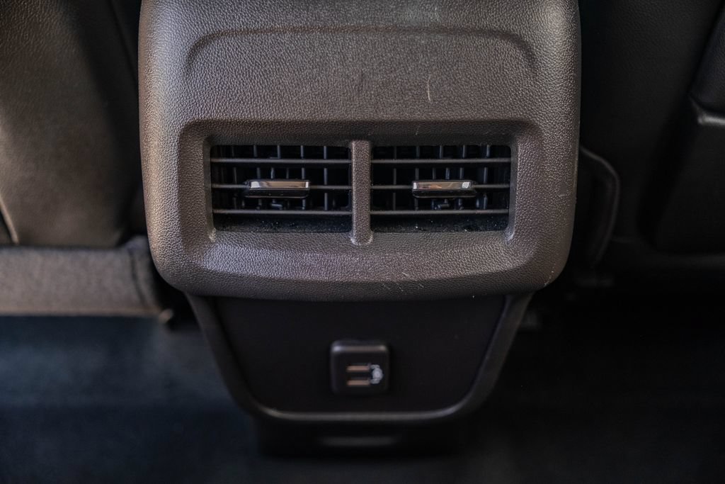 Used 2024 GMC Terrain SLT w/ Infotainment Package II FWD image 18