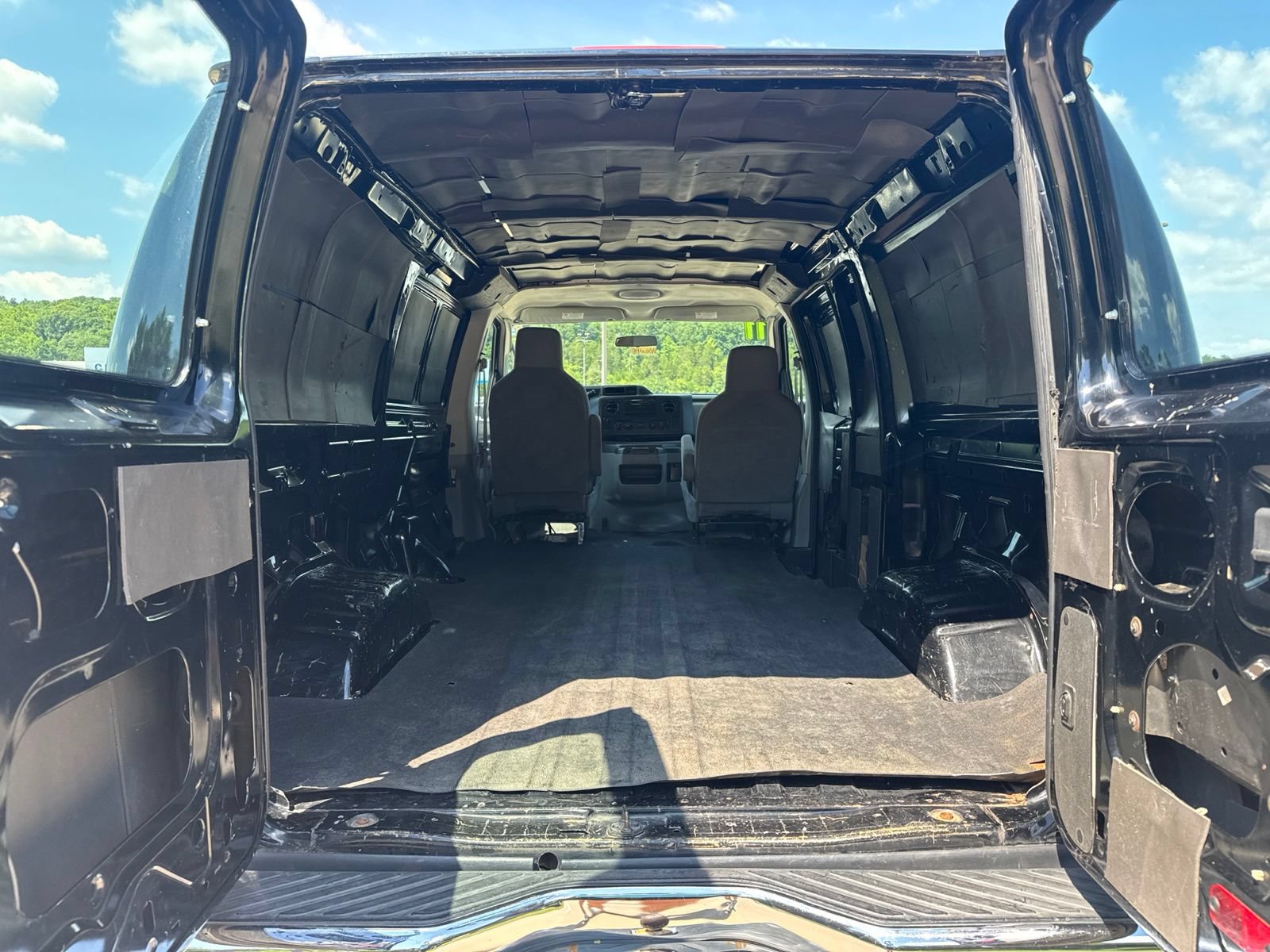 Used 2011 Ford E-150 and Econoline 150 w/ Commercial Cargo Van Pkg RWD image 11