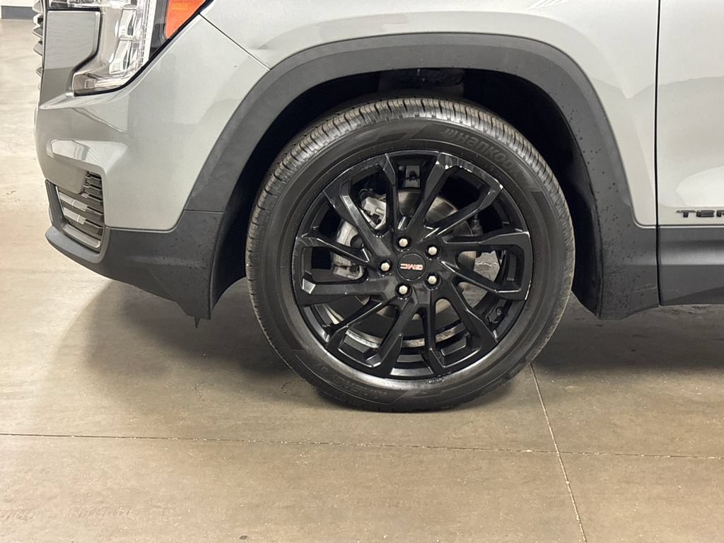 Used 2023 GMC Terrain SLE w/ Driver Convenience Package FWD image 11