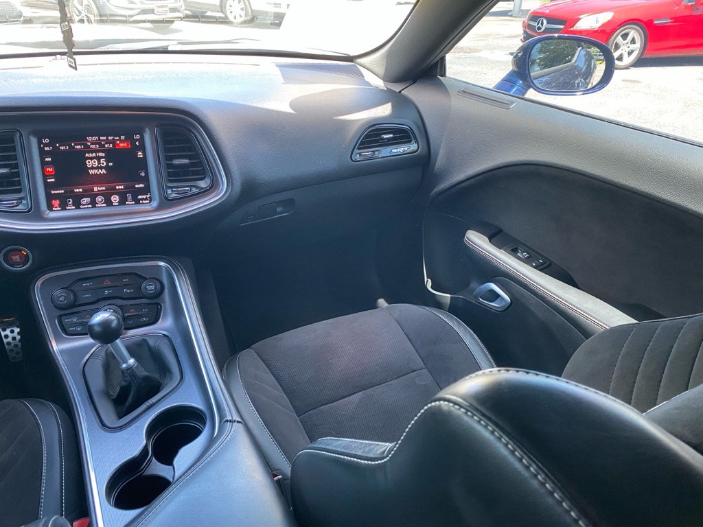 Used 2015 Dodge Challenger SRT RWD image 16