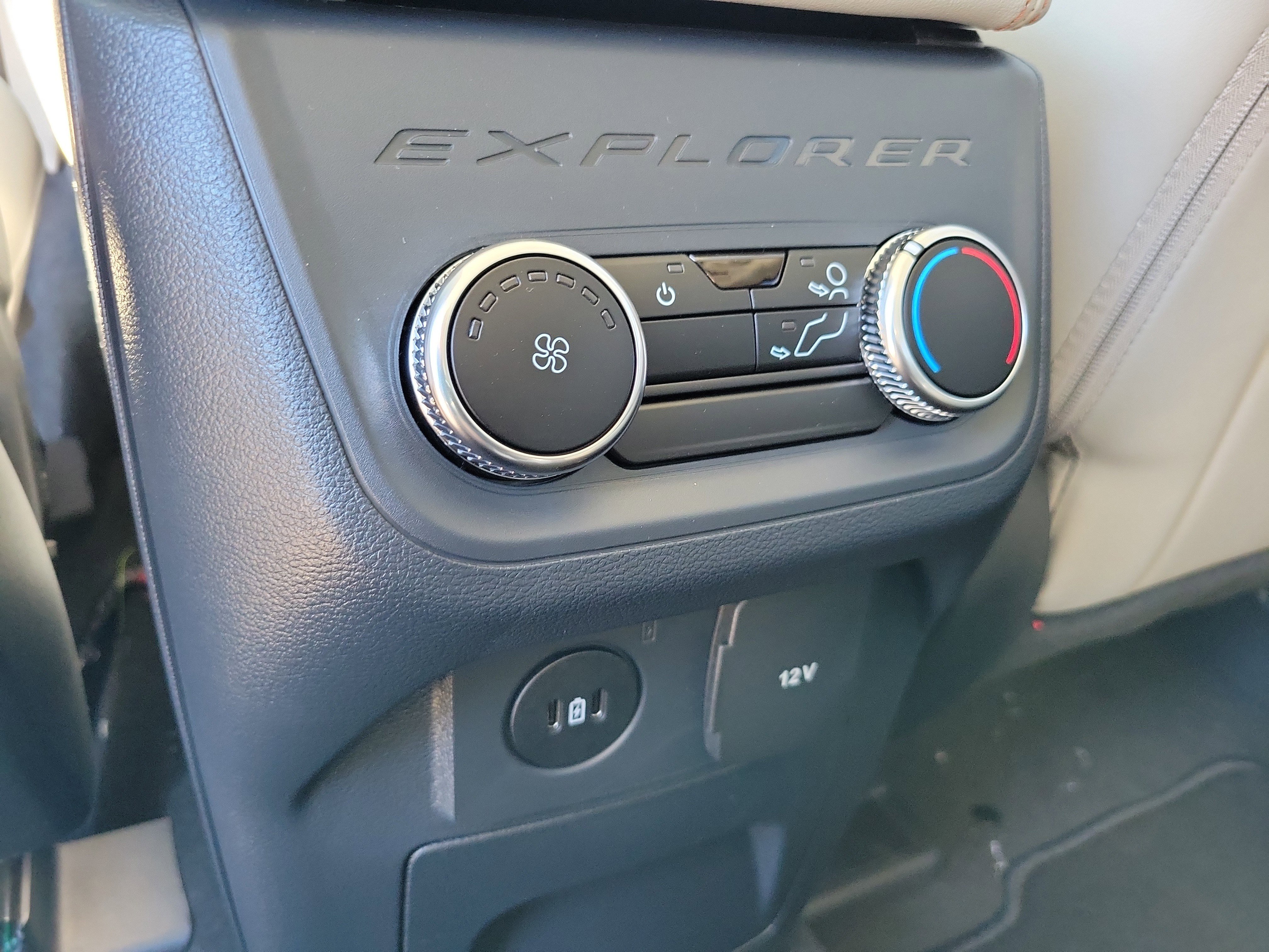 New 2026 Ford Explorer Active w/ Active Comfort Package image 18