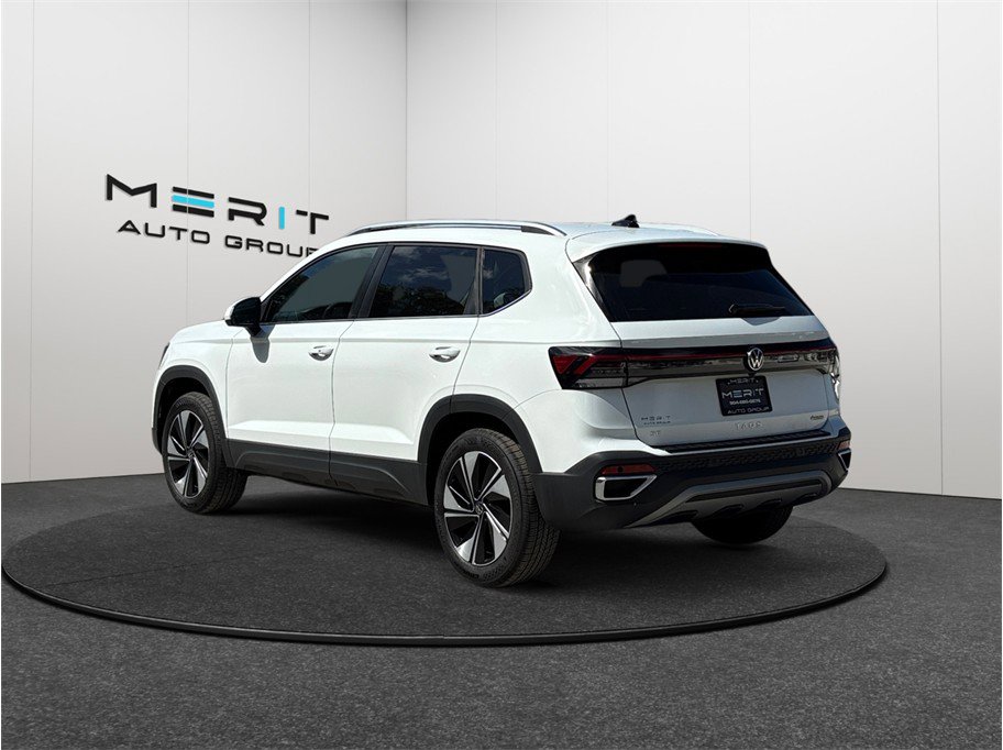 Used 2025 Volkswagen Taos SE AWD/4WD image 7