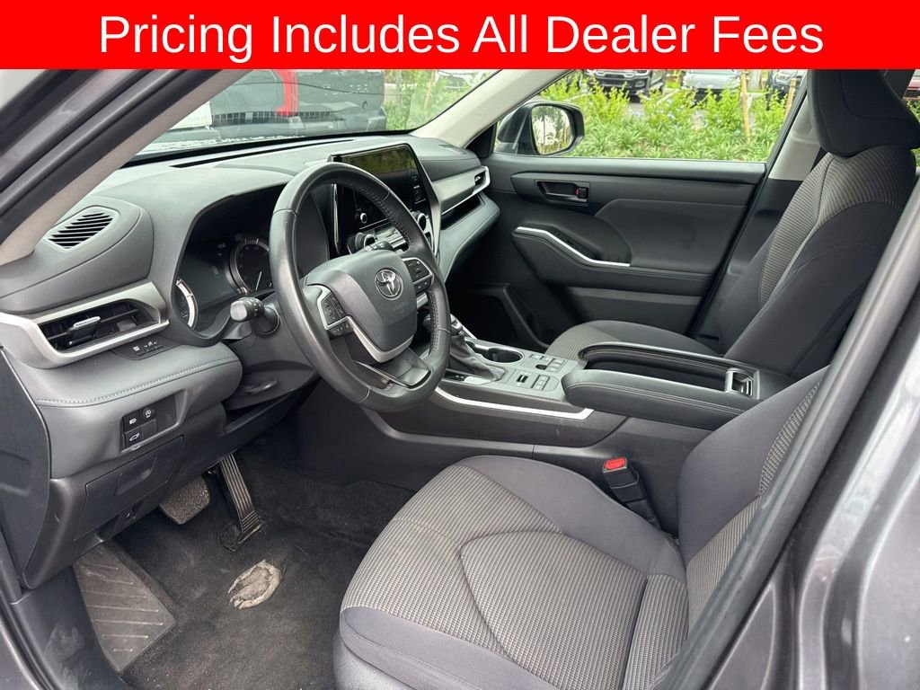 Used 2024 Toyota Highlander LE AWD/4WD image 10