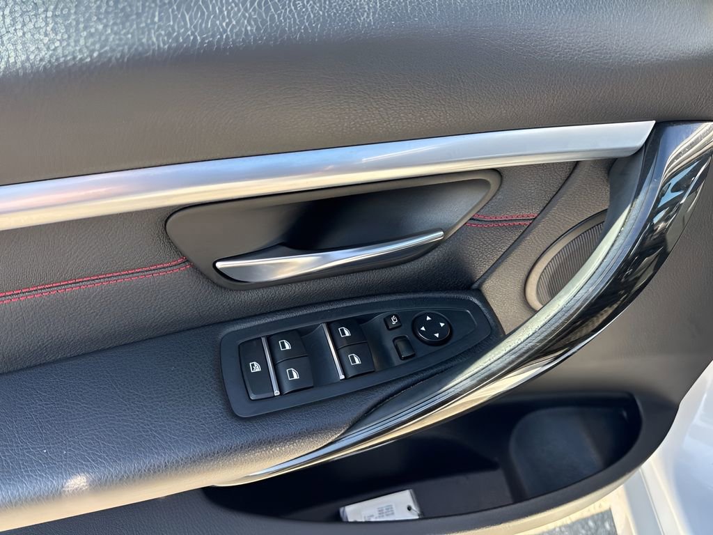 Used 2018 BMW 330e image 27