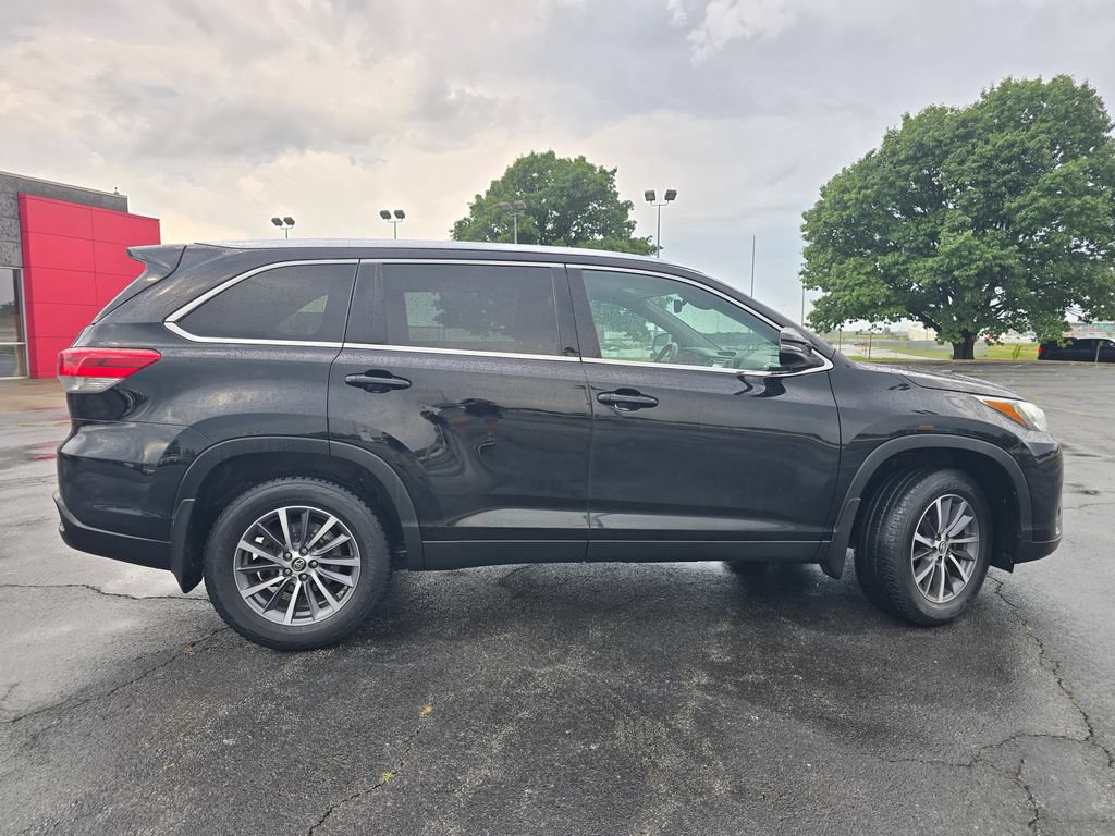 Used 2019 Toyota Highlander XLE FWD image 18