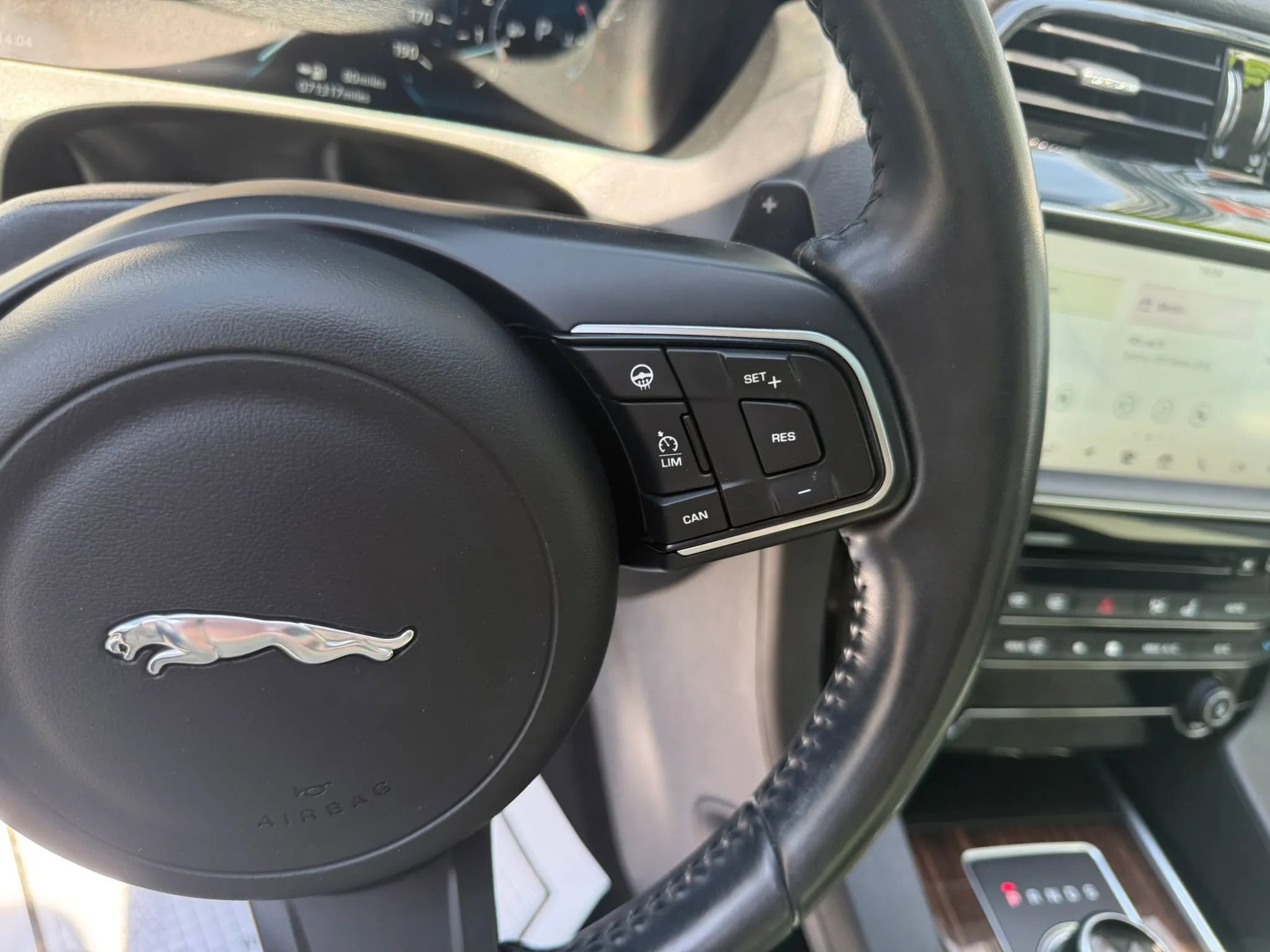 Used 2017 Jaguar F-PACE Prestige AWD/4WD image 12