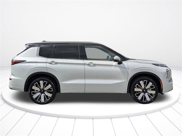 New 2025 Mitsubishi Outlander SEL image 2