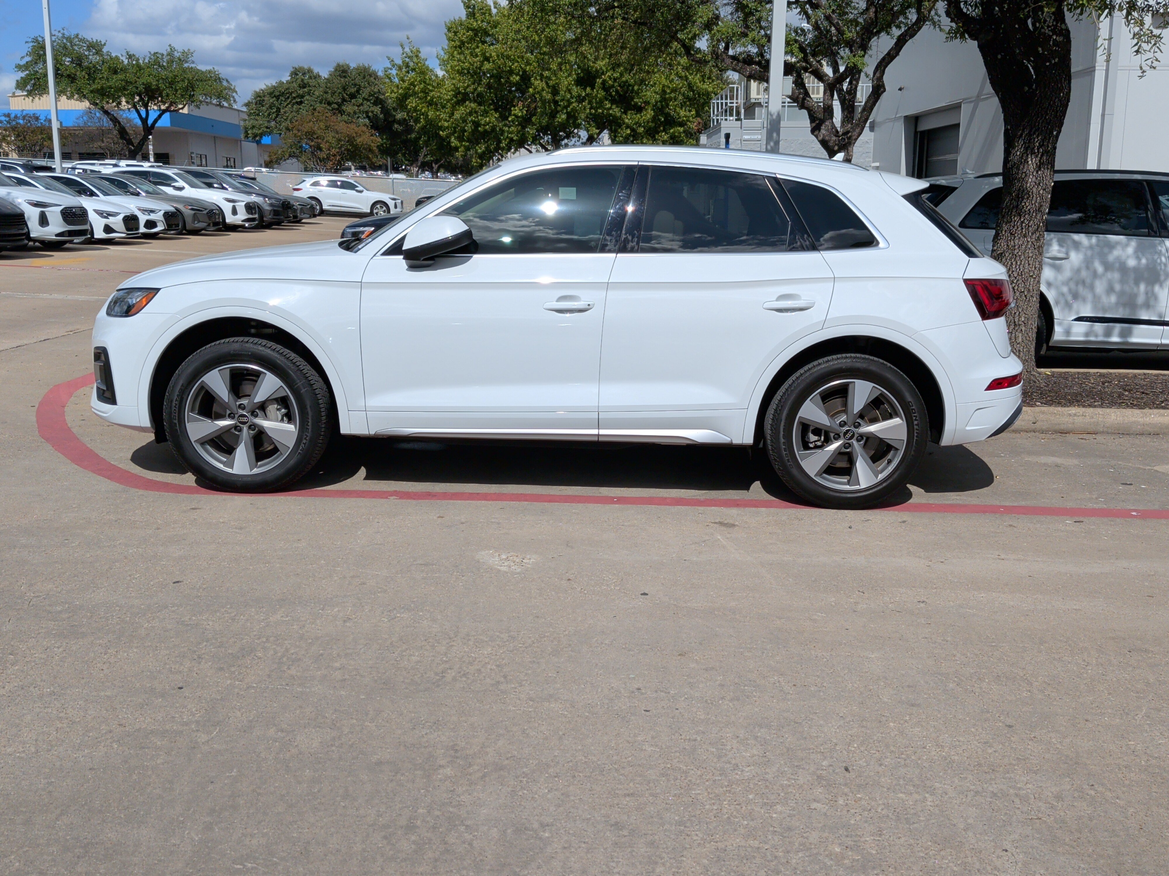 Used 2023 Audi Q5 2.0T Premium Plus w/ Premium Plus Package AWD/4WD image 7