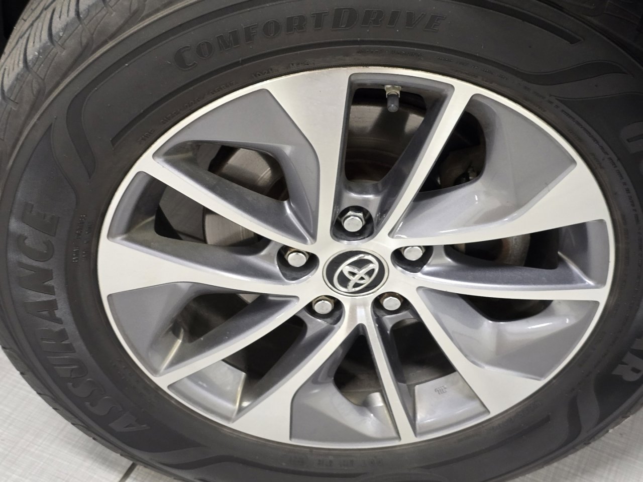 Used 2018 Toyota RAV4 XLE image 8