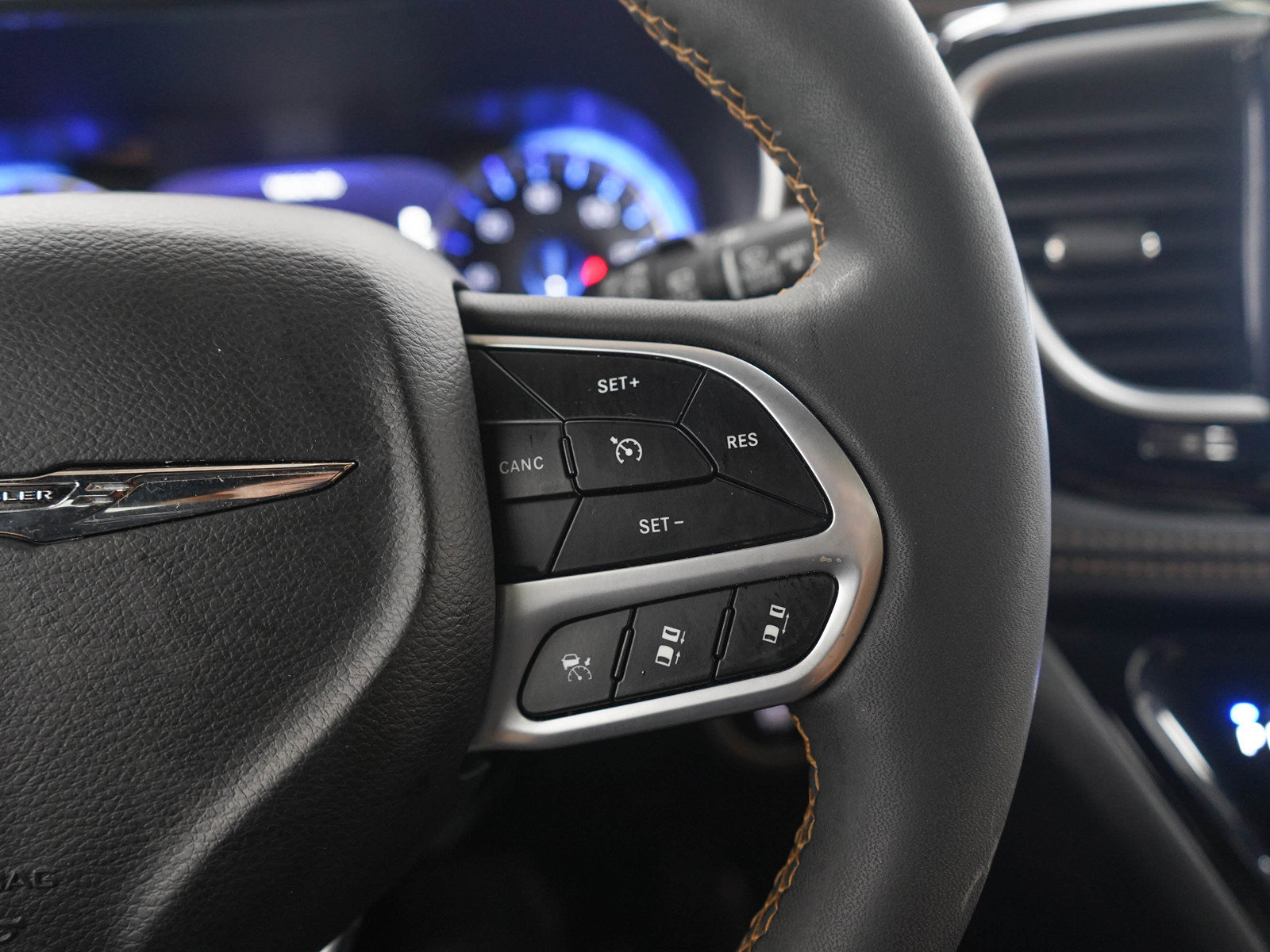Used 2022 Chrysler Pacifica Pinnacle AWD/4WD image 30
