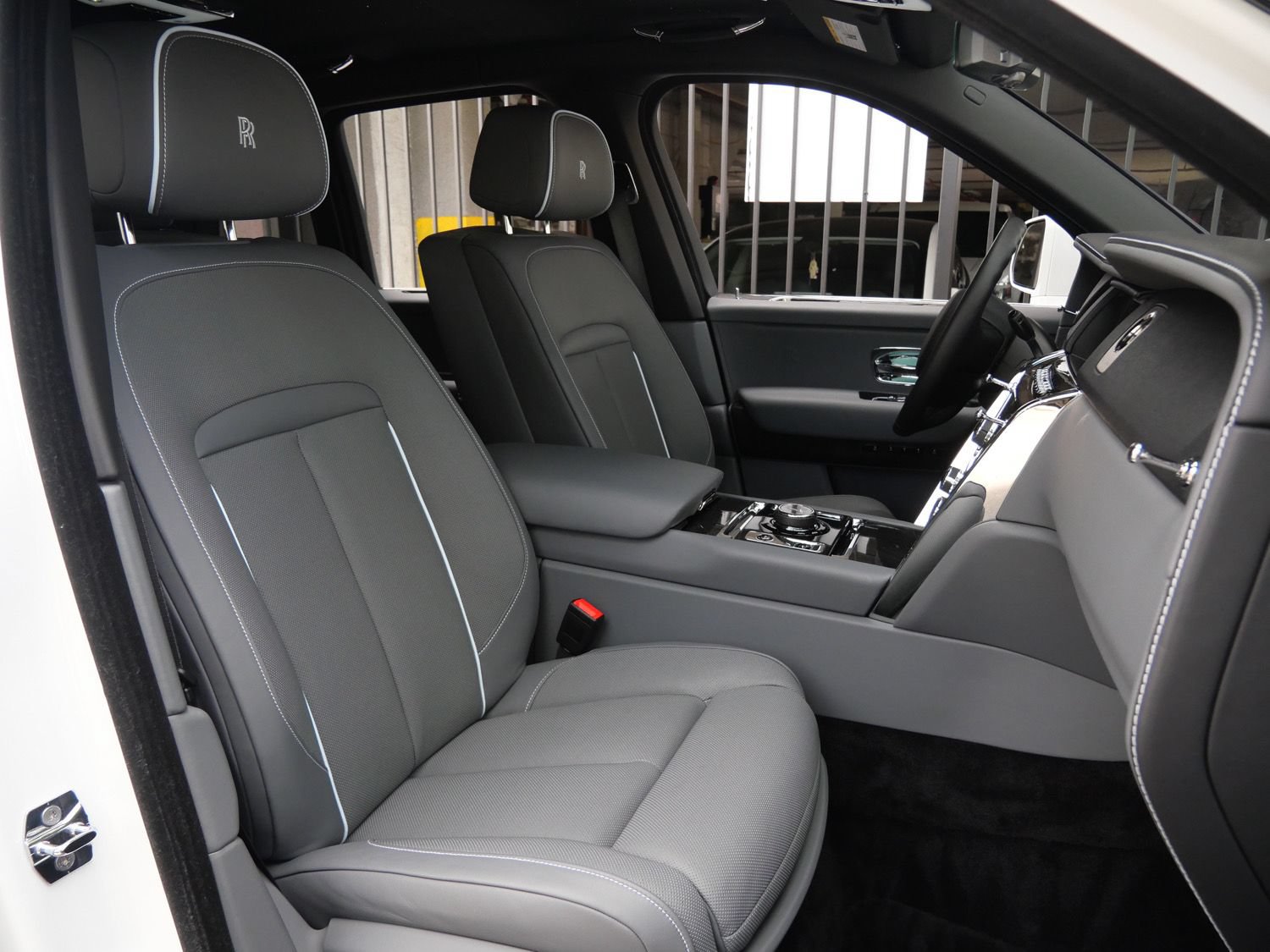 Used 2024 Rolls-Royce Cullinan w/ Cullinan Package AWD/4WD image 33