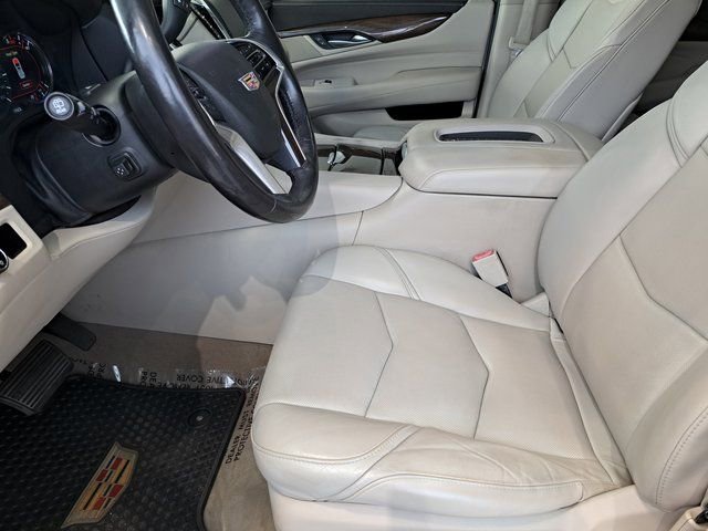 Used 2018 Cadillac Escalade Luxury image 31