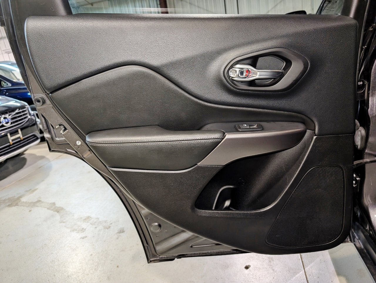 Used 2019 Jeep Cherokee Limited w/ Trailer Tow Group image 17