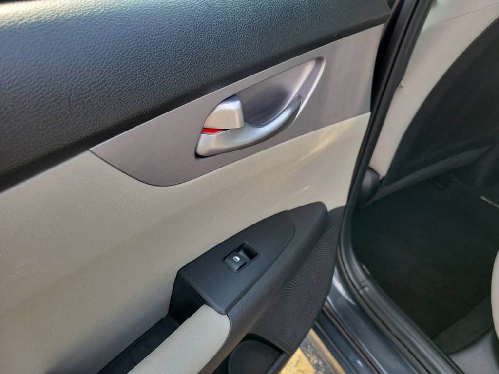 Used 2023 Kia Forte LXS FWD image 17